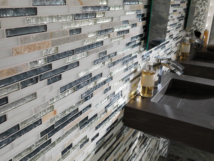 L'Antic Colonial mozaika ścienna Treasures Mist Shannan Strip kamień i szkło