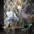Abstrakcyjna tapeta w kwiatowe wzory irysy Wonderwall Studio Fleur Scharme Iris