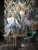 Abstrakcyjna tapeta w kwiatowe wzory irysy Wonderwall Studio Fleur Scharme Iris