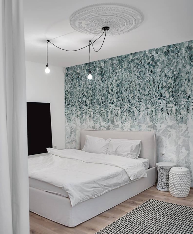 Drobne listki i ptaki tapeta fizelinowa z roślinnym motywem do salonu i sypialni