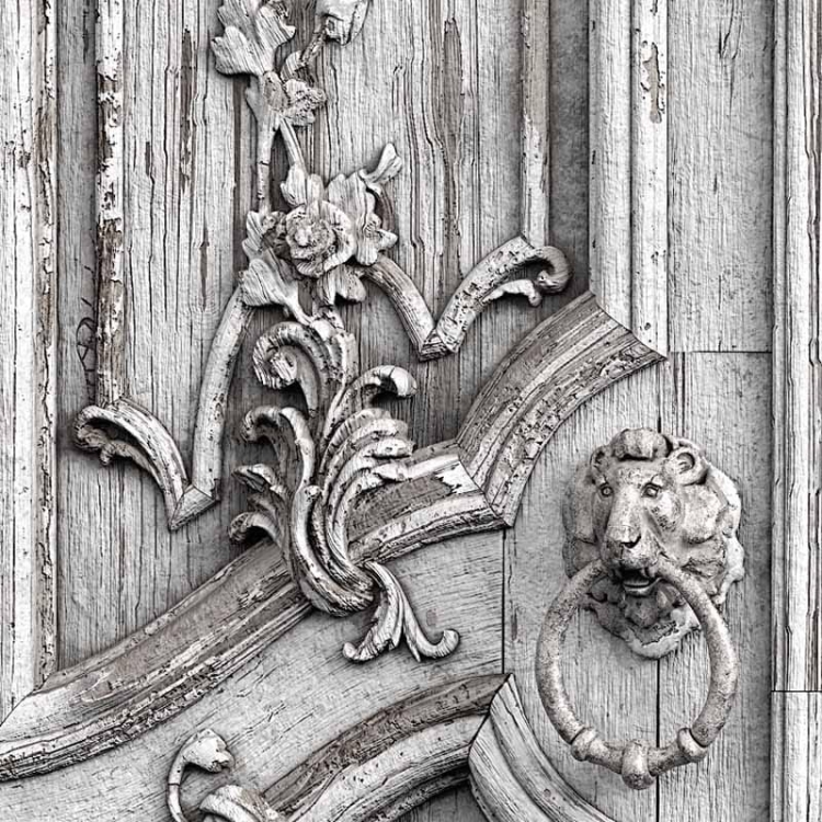 Drewniana zdobiona boazeria w starym stylu Lusso tapeta na fizelinie drzwi i kołatki