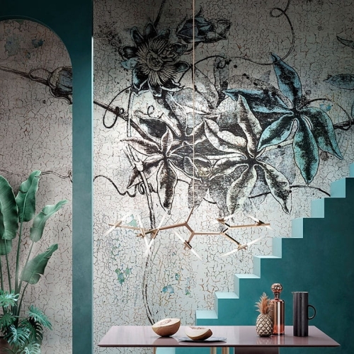 Botanical Sketch Juliette tapeta ścienna na fizelinie ze szkicem kwiatów na postarzanym tynku