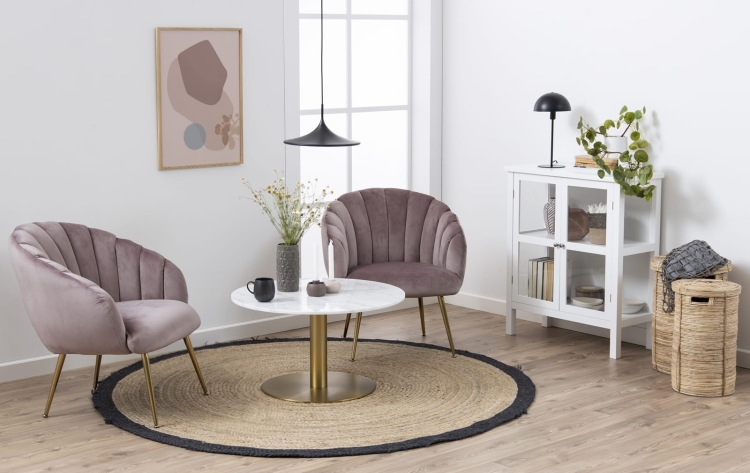 Okrągły stolik kawowy z marmurowym blatem na szczotkowanej metalowej podstawie