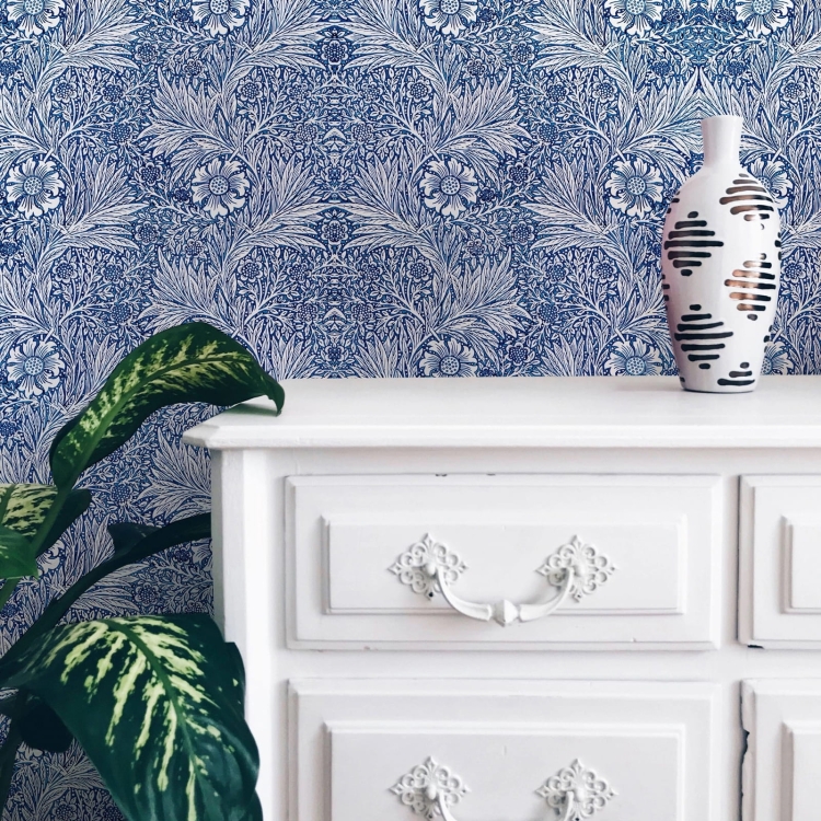 Marigold Wall Art fototapeta na wymiar indywidualny niebieska w białe kwiatowe ornamenty Vintage