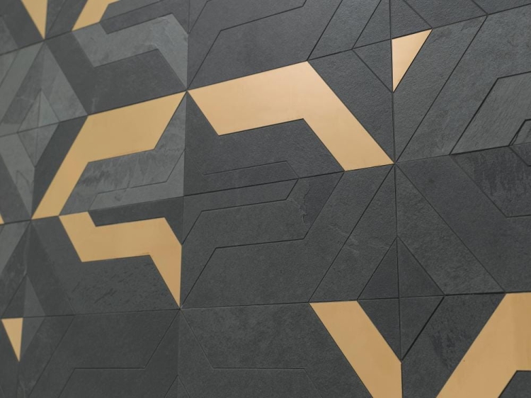 L'Antic Colonial Focus Black Gold kamienna mozaika geometryczna ze złotym akcentem