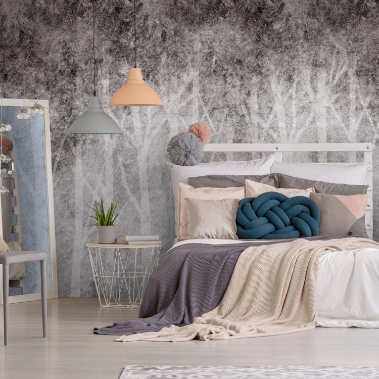 Szary las z jasnymi sylwetkami drzew - fototapeta na flizelinie na wymiar indywidualny