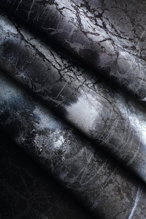 Luster Wonderwall Studio fototapeta na wymiar żyrandole z kryształami glamour