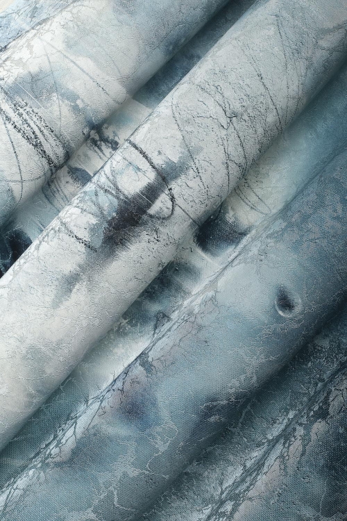 Luster Wonderwall Studio fototapeta na wymiar żyrandole z kryształami glamour