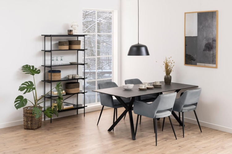 Loftowy regał w czarnym kolorze Angus