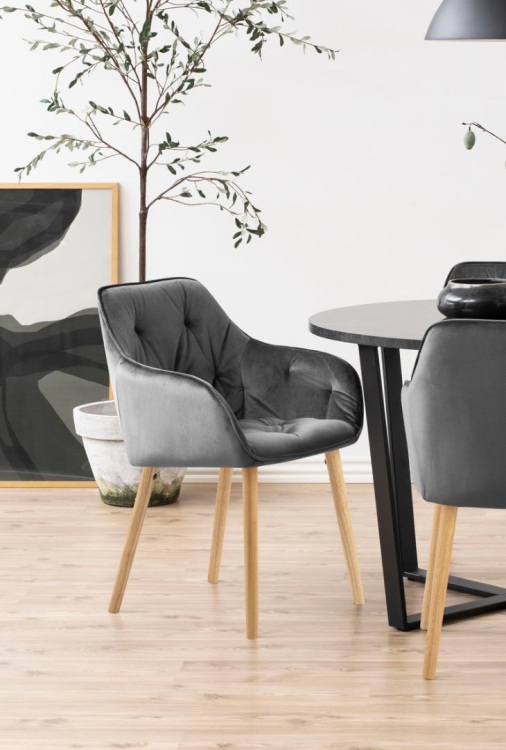 Actona Brooke pikowane krzesło z podłokietnikami szare