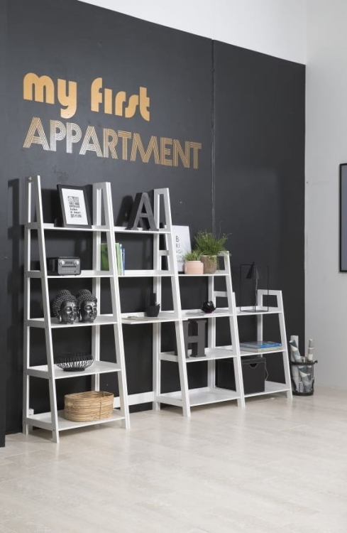 Regał w stylu skandynawskim drabina