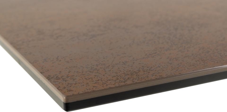 Heaven stół z ceramicznym rdzawym blatem i metalową podstawą