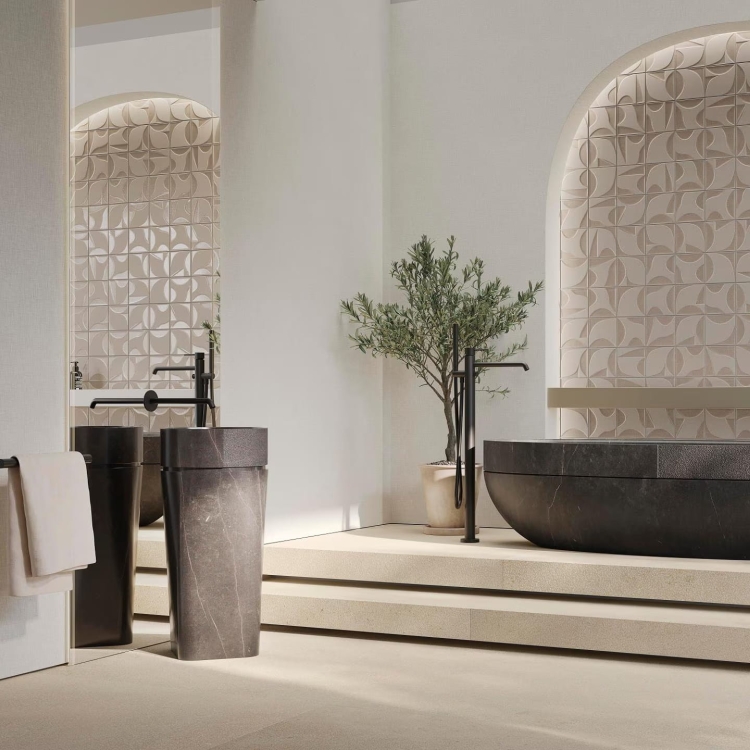 L'Antic Colonial Sails Earth