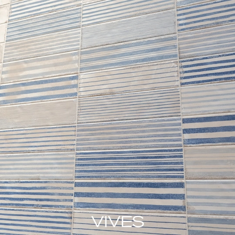 Vives Luca Guido AB|C Azul 8x31,5 połysk jasne cegiełki w niebieskie prążki