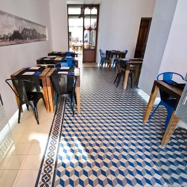 Vives Guell-1 płytka uniwersalna