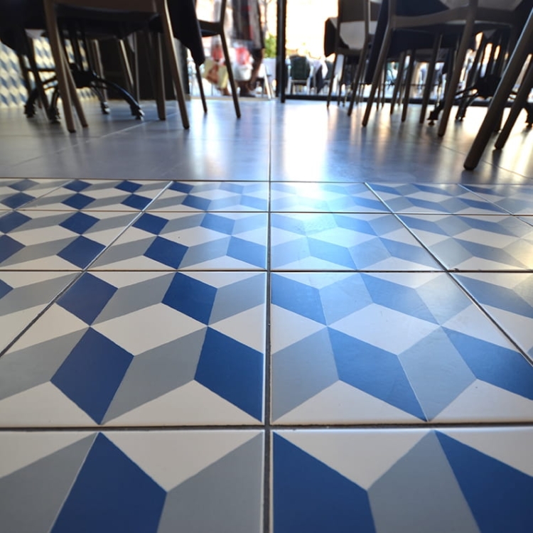 Vives Guell-1 płytka uniwersalna